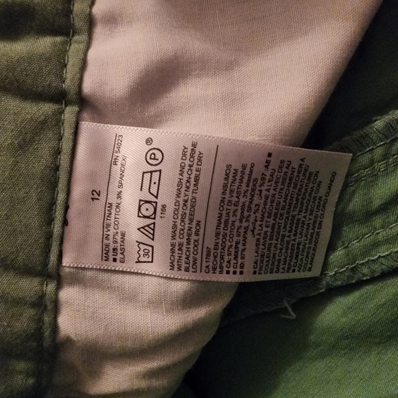 Shorts - Picture 3 of 3